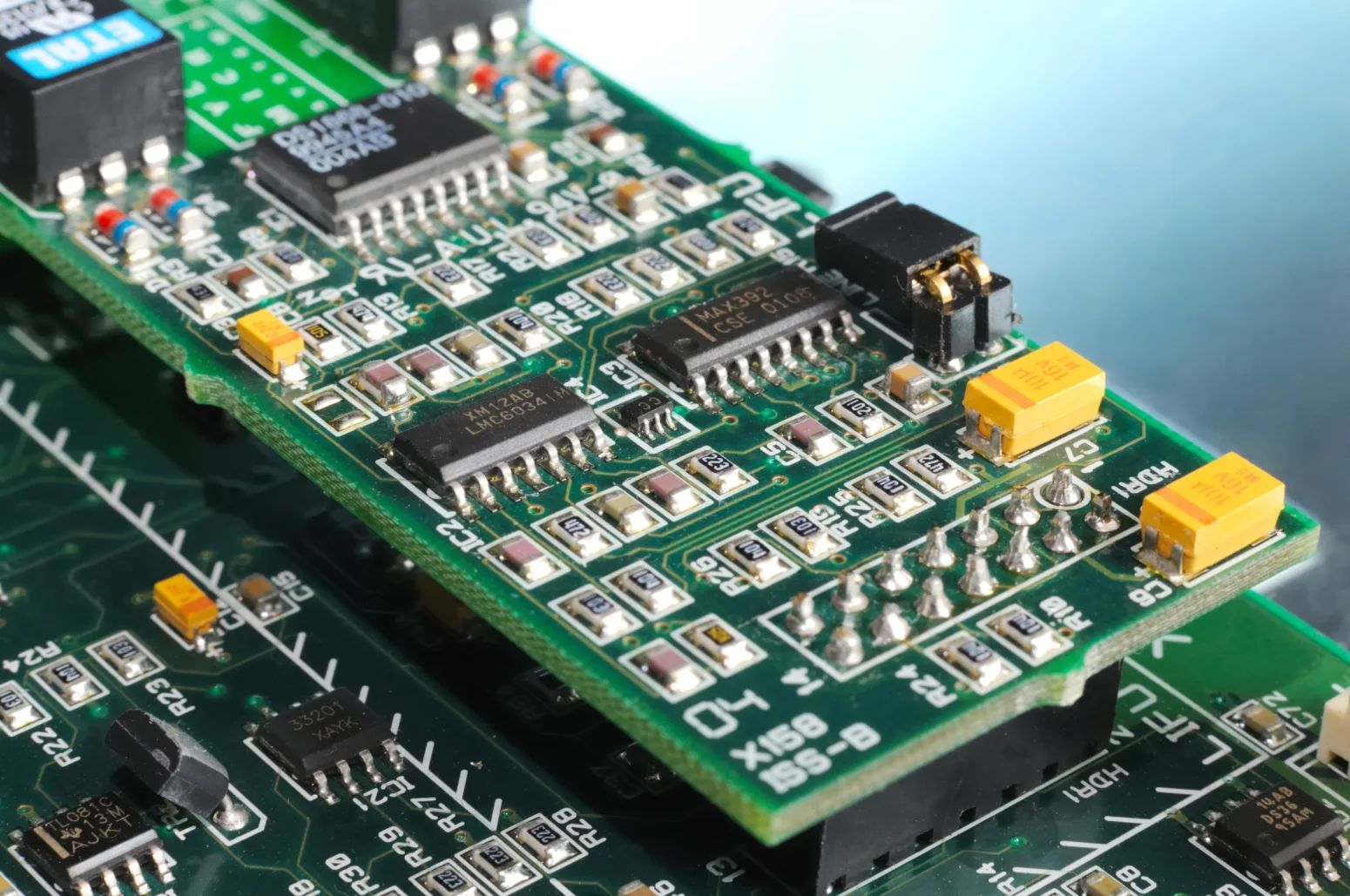 Cleaning Printed Circuit Boards (PCBs) with Ultrasonic Tube Resonators: A Deep Dive into Advanced PCB Cleaning Techniques