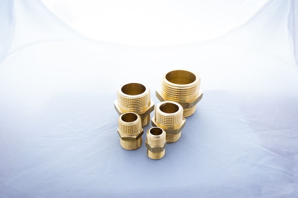 Fully automated cleaning of small brass components in mass production